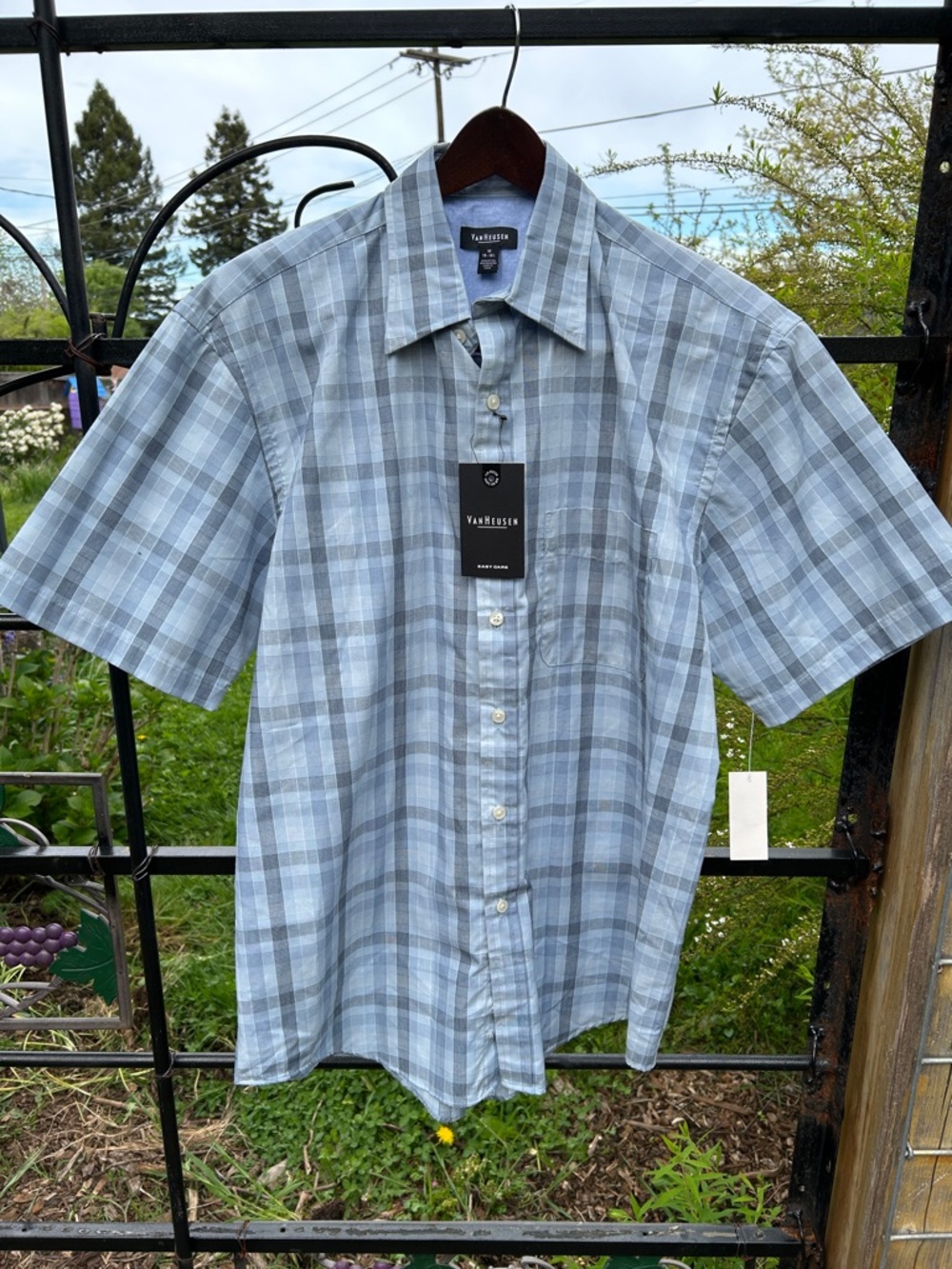 Van Heusen blue plaid short sleeve shirt size M